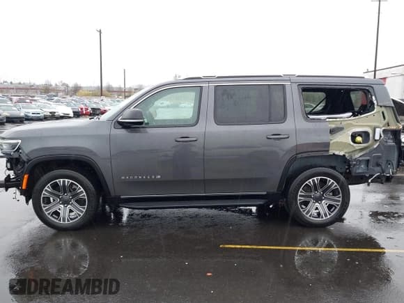 ✅ 2024 Jeep Wagoneer Series II • VIN: 1C4SJVBP9RS168735 • Lot: 43609207. Wystawiony na IAAI z przebiegiem 36 975 mil. Bezpłatny archiwum sprzedaży aukcyjnych z USA i szczegółowy raport historii pojazdu na DreamBid. Zdjęcie 15.