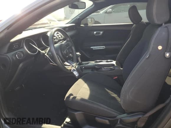 ✅ 2019 Ford Mustang EcoBoost • VIN: 1FA6P8TH8K5118816 • Lot: 57570375. Wystawiony na Copart z przebiegiem 45 582 mil. Bezpłatny archiwum sprzedaży aukcyjnych z USA i szczegółowy raport historii pojazdu na DreamBid. Zdjęcie 7.