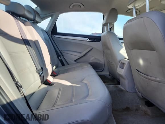 ✅ 2013 Volkswagen Passat S • VIN: 1VWAH7A39DC143352 • Lot: 87052135. Wystawiony na Copart z przebiegiem 119 667 mil. Bezpłatny archiwum sprzedaży aukcyjnych z USA i szczegółowy raport historii pojazdu na DreamBid. Zdjęcie 10.