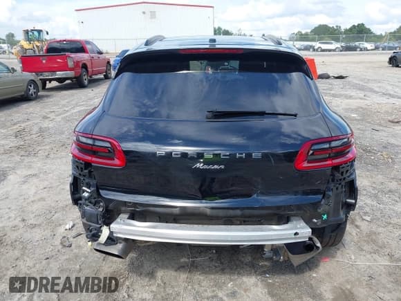 ✅ 2018 Porsche Macan • VIN: WP1AA2A56JLB07818 • Lot: 42976514. Listed on IAAI with 60,173 mi. Free auction sales archive from the USA and detailed vehicle history report at DreamBid. Image 16.
