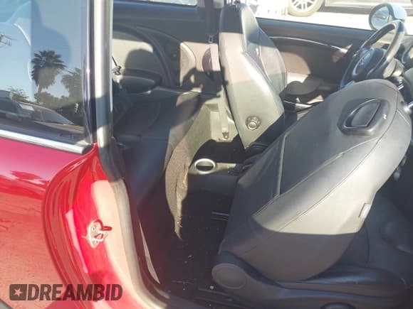 ✅ 2010 MINI Hardtop • VIN: WMWMF3C59ATZ65445 • Lot: 43862455. Wystawiony na IAAI z przebiegiem 72 039 mil. Bezpłatny archiwum sprzedaży aukcyjnych z USA i szczegółowy raport historii pojazdu na DreamBid. Zdjęcie 8.