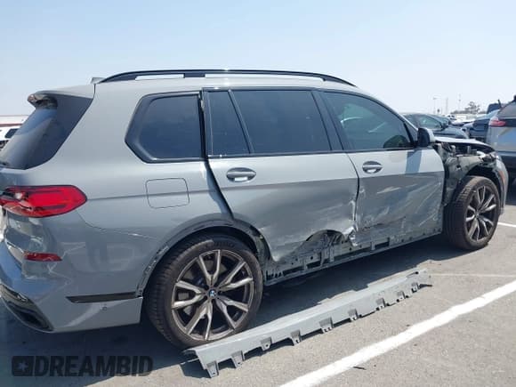 ✅ 2022 BMW X7 M50i • VIN: 5UXCX6C06N9K18629 • Лот: 42615345. Опубликован ранее на IAAI с пробегом 24 030 миль. Бесплатный доступ к архиву аукционных продаж из США и подробный отчёт об истории автомобиля на DreamBid. Изображение 19.