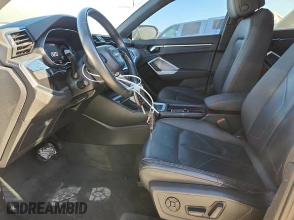 ✅ 2020 Audi Q3 Premium • VIN: WA1AECF33L1035195 • Лот: 91866245. Опубликован ранее на Copart с пробегом 72 922 миль. Бесплатный доступ к архиву аукционных продаж из США и подробный отчёт об истории автомобиля на DreamBid. Изображение 7.