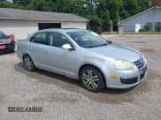 ✅ 2005 Volkswagen Jetta 2.5L • VIN: 3VWDF71K25M610900 • Лот: 42834187. Опубликован ранее на IAAI с пробегом 127 701 миль. Бесплатный доступ к архиву аукционных продаж из США и подробный отчёт об истории автомобиля на DreamBid. Изображение 1.