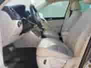 2013 Volkswagen Tiguan SE z VIN WVGAV7AX7DW018388, wystawiony jako Copart lot #56188045 z przebiegiem 98 066 mil mil oraz Szkoda całkowita • Salvage title. Historia ofert i sprzedaży dostępna na DreamBid. Obrazek 7.