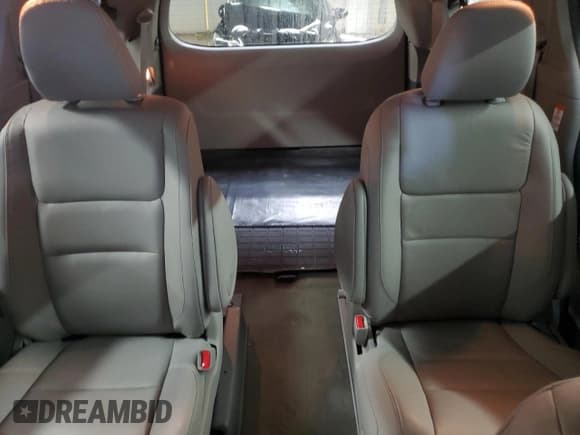 ✅ 2017 Toyota Sienna XLE • VIN: 5TDYZ3DC9HS881966 • Lot: 91714485. Wystawiony na Copart z przebiegiem 47 634 mil. Bezpłatny archiwum sprzedaży aukcyjnych z USA i szczegółowy raport historii pojazdu na DreamBid. Zdjęcie 10.