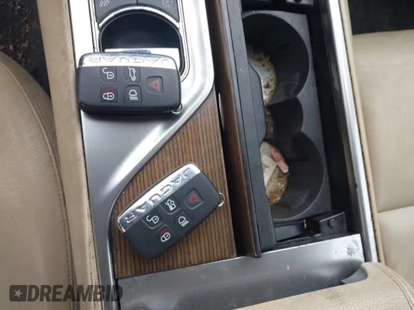 ✅ 2013 Jaguar XF RWD • VIN: SAJWA0E78D8S63181 • Лот: 41725042. Опубликован ранее на IAAI с пробегом Не указан. Бесплатный доступ к архиву аукционных продаж из США и подробный отчёт об истории автомобиля на DreamBid. Изображение 11.