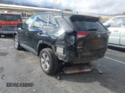 ✅ 2023 Toyota RAV4 XLE • VIN: 2T3W1RFVXPW286539 • Lot: 43715886. Wystawiony na IAAI z przebiegiem 51 487 mil. Bezpłatny archiwum sprzedaży aukcyjnych z USA i szczegółowy raport historii pojazdu na DreamBid. Zdjęcie 3.