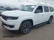 ✅ 2024 Jeep Wagoneer Series II • VIN: 1C4SJSBP2RS101943 • Lot: 42520271. Wystawiony na IAAI z przebiegiem 31 103 mil. Bezpłatny archiwum sprzedaży aukcyjnych z USA i szczegółowy raport historii pojazdu na DreamBid. Zdjęcie 6.