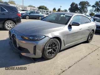 ✅ 2023 BMW i4 eDrive40 • VIN: WBY73AW03PFP70623 • Lot: 82786295. Wystawiony na Copart z przebiegiem 54 760 mil. Bezpłatny archiwum sprzedaży aukcyjnych z USA i szczegółowy raport historii pojazdu na DreamBid. Zdjęcie 1.