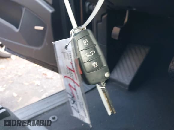 ✅ 2015 Audi Q7 Premium Plus • VIN: WA1LGAFE4FD030454 • Lot: 43647798. Wystawiony na IAAI z przebiegiem 161 147 mil. Bezpłatny archiwum sprzedaży aukcyjnych z USA i szczegółowy raport historii pojazdu na DreamBid. Zdjęcie 11.