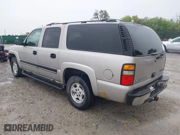 ✅ 2005 Chevrolet Suburban LT • VIN: 3GNEC16Z15G187297 • Lot: 43233216. Listed on IAAI with 268,376 mi. Free auction sales archive from the USA and detailed vehicle history report at DreamBid. Image 3.