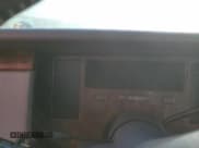 ✅ 1995 Cadillac Fleetwood • VIN: 1G6DW52P7SR706309 • Lot: 76416794. Wystawiony na Copart z przebiegiem Nie podano. Bezpłatny archiwum sprzedaży aukcyjnych z USA i szczegółowy raport historii pojazdu na DreamBid. Zdjęcie 9.