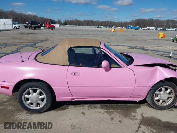 ✅ 1993 Mazda MX-5 Miata • VIN: JM1NA3519P1418681 • Lot: 41741615. Wystawiony na IAAI z przebiegiem 115 379 mil. Bezpłatny archiwum sprzedaży aukcyjnych z USA i szczegółowy raport historii pojazdu na DreamBid. Zdjęcie 13.