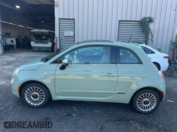 ✅ 2012 FIAT 500 Lounge • VIN: 3C3CFFCR1CT139980 • Лот: 84615765. Опубликован ранее на Copart с пробегом 135 489 миль. Бесплатный доступ к архиву аукционных продаж из США и подробный отчёт об истории автомобиля на DreamBid. Изображение 14.