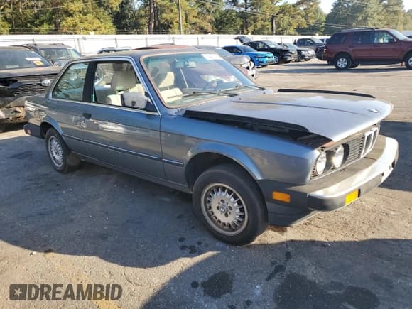 ✅ 1984 BMW 3 Series • VIN: WBAAK7406E8703402 • Lot: 78475274. Wystawiony na Copart z przebiegiem 163 095 mil. Bezpłatny archiwum sprzedaży aukcyjnych z USA i szczegółowy raport historii pojazdu na DreamBid. Zdjęcie 4.