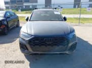 ✅ 2025 Audi Q5 S line Premium Plus • VIN: WA1EAAFY0S2025875 • Lot: 43396060. Wystawiony na IAAI z przebiegiem 34 020 mil. Bezpłatny archiwum sprzedaży aukcyjnych z USA i szczegółowy raport historii pojazdu na DreamBid. Zdjęcie 12.