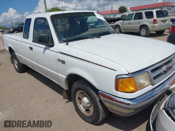 ✅ 1996 Ford Ranger XL • VIN: 1FTCR14A3TPA79901 • Lot: 42974846. Wystawiony na IAAI z przebiegiem 205 773 mil. Bezpłatny archiwum sprzedaży aukcyjnych z USA i szczegółowy raport historii pojazdu na DreamBid. Zdjęcie 1.