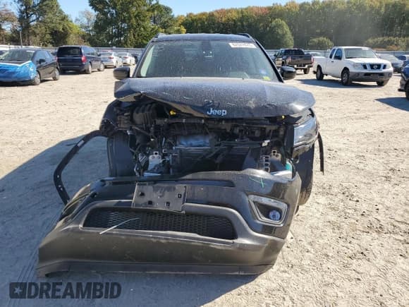 ✅ 2018 Jeep Compass Latitude • VIN: 3C4NJDBB6JT450779 • Lot: 82527675. Listed on Copart with 40,343 mi. Free auction sales archive from the USA and detailed vehicle history report at DreamBid. Image 5.