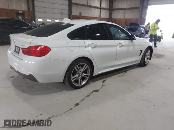 ✅ 2017 BMW 4 Series 430i xDrive • VIN: WBA4F9C54HG792455 • Lot: 43546133. Listed on IAAI with 81,800 mi. Free auction sales archive from the USA and detailed vehicle history report at DreamBid. Image 4.