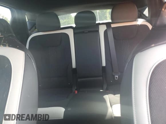 ✅ 2024 Kia EV6 GT-Line • VIN: KNDC44LA2R5196052 • Lot: 63242654. Wystawiony na Copart z przebiegiem 2 008 mil. Bezpłatny archiwum sprzedaży aukcyjnych z USA i szczegółowy raport historii pojazdu na DreamBid. Zdjęcie 10.