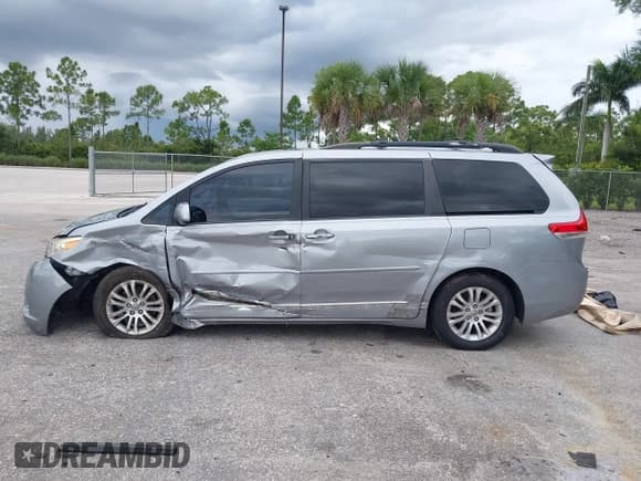 ✅ 2013 Toyota Sienna XLE AAS • VIN: 5TDYK3DCXDS362679 • Lot: 43158435. Listed on IAAI with 151,573 mi. Free auction sales archive from the USA and detailed vehicle history report at DreamBid. Image 14.