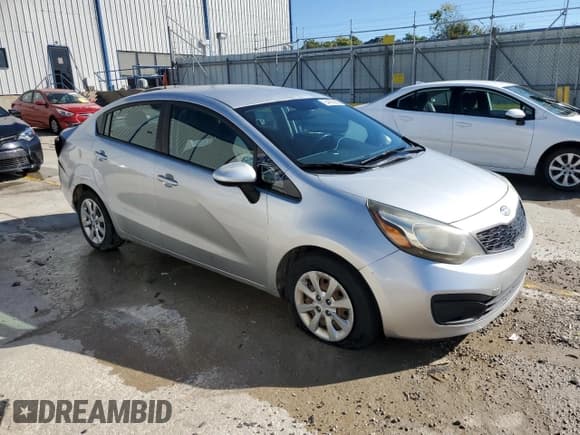 ✅ 2012 Kia Rio LX • VIN: KNADM4A34C6082612 • Lot: 84978865. Wystawiony na Copart z przebiegiem 224 290 mil. Bezpłatny archiwum sprzedaży aukcyjnych z USA i szczegółowy raport historii pojazdu na DreamBid. Zdjęcie 4.