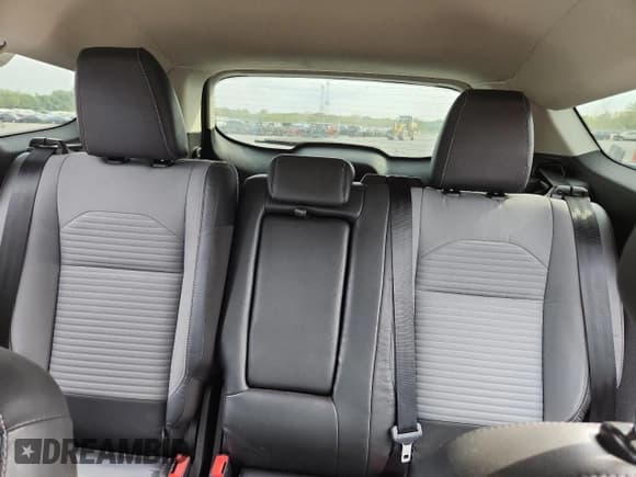 ✅ 2019 Ford Escape SE • VIN: 1FMCU9GD0KUA23378 • Lot: 81250635. Wystawiony na Copart z przebiegiem 46 283 mil. Bezpłatny archiwum sprzedaży aukcyjnych z USA i szczegółowy raport historii pojazdu na DreamBid. Zdjęcie 10.