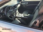 ✅ 2020 Mercedes-Benz SLC 300 • VIN: W1KPK3JA1LF172613 • Lot: 71852314. Wystawiony na Copart z przebiegiem 15 022 mil. Bezpłatny archiwum sprzedaży aukcyjnych z USA i szczegółowy raport historii pojazdu na DreamBid. Zdjęcie 7.