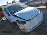 ✅ 2024 Tesla Model Y Long Range • VIN: 7SAYGDEE5RF067818 • Lot: 43448020. Wystawiony na IAAI z przebiegiem 15 680 mil. Bezpłatny archiwum sprzedaży aukcyjnych z USA i szczegółowy raport historii pojazdu na DreamBid. Zdjęcie 1.