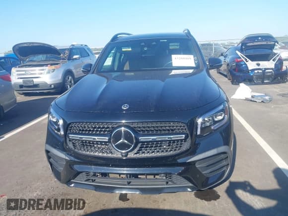 ✅ 2023 Mercedes-Benz GLB 250 • VIN: W1N4M4HB2PW312081 • Lot: 43260469. Wystawiony na IAAI z przebiegiem 28 986 mil. Bezpłatny archiwum sprzedaży aukcyjnych z USA i szczegółowy raport historii pojazdu na DreamBid. Zdjęcie 12.