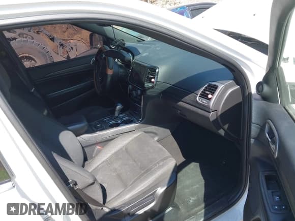 ✅ 2019 Jeep Grand Cherokee Upland • VIN: 1C4RJFAG4KC621150 • Lot: 41782333. Listed on IAAI with 98,801 mi. Free auction sales archive from the USA and detailed vehicle history report at DreamBid. Image 5.