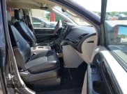 ✅ 2012 Chrysler Town & Country Touring • VIN: 2C4RC1BG8CR255357 • Lot: 43634371. Wystawiony na IAAI z przebiegiem 200 160 mil. Bezpłatny archiwum sprzedaży aukcyjnych z USA i szczegółowy raport historii pojazdu na DreamBid. Zdjęcie 5.