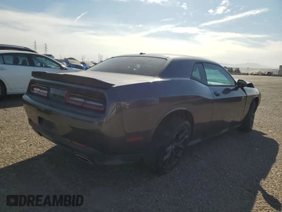 ✅ 2022 Dodge Challenger SXT • VIN: 2C3CDZAG0NH144608 • Lot: 92120125. Wystawiony na Copart z przebiegiem 26 688 mil. Bezpłatny archiwum sprzedaży aukcyjnych z USA i szczegółowy raport historii pojazdu na DreamBid. Zdjęcie 3.