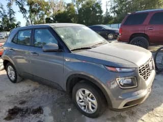 ✅ 2022 Hyundai Venue SE • VIN: KMHRB8A3XNU177787 • Lot: 78832614. Wystawiony na Copart z przebiegiem 31 626 mil. Bezpłatny archiwum sprzedaży aukcyjnych z USA i szczegółowy raport historii pojazdu na DreamBid. Zdjęcie 4.