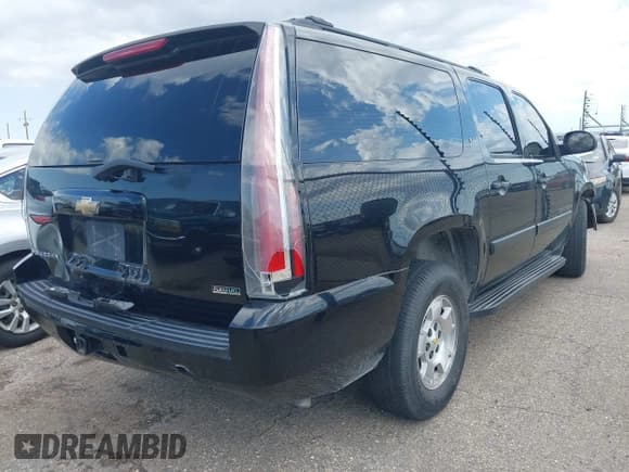 ✅ 2007 Chevrolet Suburban LT • VIN: 3GNFC16017G165602 • Lot: 42680551. Listed on IAAI with 122,310 mi. Free auction sales archive from the USA and detailed vehicle history report at DreamBid. Image 4.