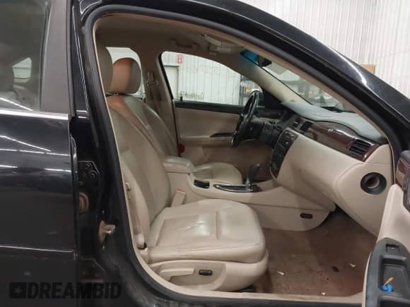 2011 Chevrolet Impala LT Fleet z VIN 2G1WG5EK3B1203073, wystawiony jako IAAI lot #43533604 z przebiegiem 204 975 mil mil oraz . Historia ofert i sprzedaży dostępna na DreamBid. Obrazek 5.