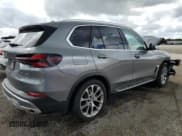 ✅ 2024 BMW X5 sDrive40i • VIN: 5UX13EU00R9T27525 • Лот: 90124295. Опубликован ранее на Copart с пробегом 30 484 миль. Бесплатный доступ к архиву аукционных продаж из США и подробный отчёт об истории автомобиля на DreamBid. Изображение 3.