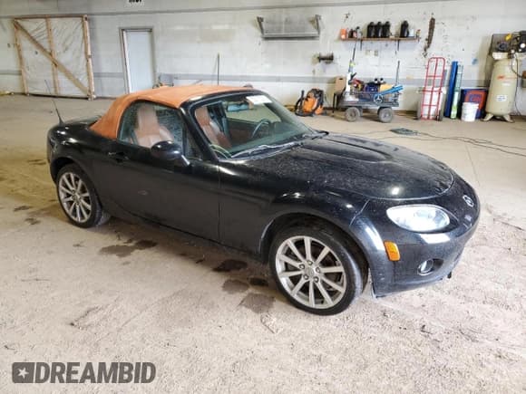 ✅ 2006 Mazda MX-5 Miata Touring • VIN: JM1NC25F760104855 • Lot: 52715275. Wystawiony na Copart z przebiegiem 171 307 mil. Bezpłatny archiwum sprzedaży aukcyjnych z USA i szczegółowy raport historii pojazdu na DreamBid. Zdjęcie 4.
