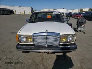 ✅ 1981 Mercedes-Benz 240 • VIN: WDBAB23A0BB249550 • Lot: 52645465. Listed on Copart with 305,584 mi. Free auction sales archive from the USA and detailed vehicle history report at DreamBid. Image 5.
