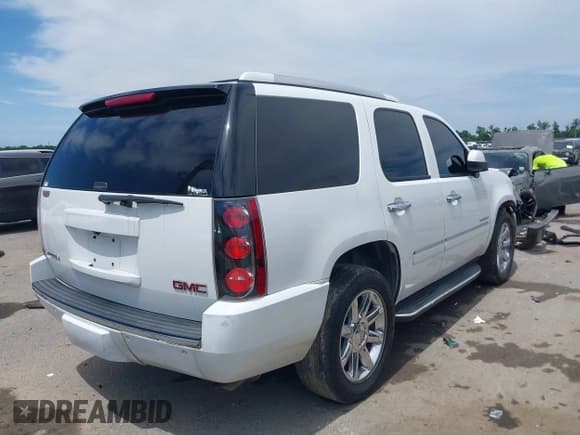 ✅ 2013 GMC Yukon Denali • VIN: 1GKS1EEF8DR323251 • Lot: 42340233. Listed on IAAI with 206,617 mi. Free auction sales archive from the USA and detailed vehicle history report at DreamBid. Image 4.