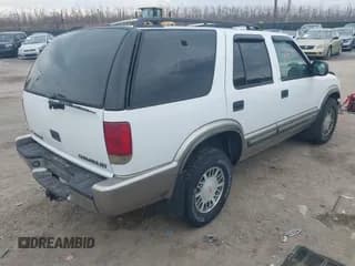 ✅ 2000 Chevrolet Blazer LT • VIN: 1GNDT13W9Y2361409 • Lot: 41682859. Wystawiony na IAAI z przebiegiem 139 265 mil. Bezpłatny archiwum sprzedaży aukcyjnych z USA i szczegółowy raport historii pojazdu na DreamBid. Zdjęcie 4.