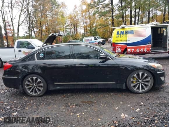 2013 Hyundai Genesis R-Spec with VIN KMHGC4DH6DU219889, listed as a IAAI auction lot 43610512 with 162,602 mi miles and . Bid and sale history available at DreamBid. Image 13.