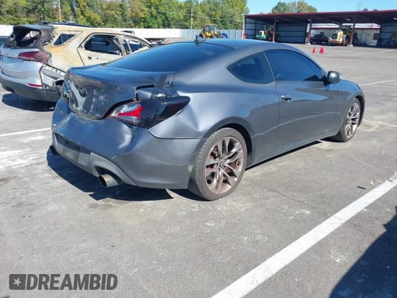 ✅ 2015 Hyundai Genesis Coupe Ultimate • VIN: KMHHU6KJ7FU125042 • Lot: 43406052. Wystawiony na IAAI z przebiegiem 115 252 mil. Bezpłatny archiwum sprzedaży aukcyjnych z USA i szczegółowy raport historii pojazdu na DreamBid. Zdjęcie 4.