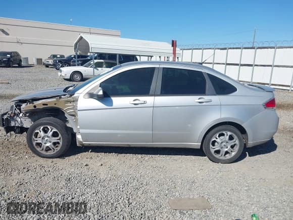 ✅ 2009 Ford Focus SES • VIN: 1FAHP36N79W122616 • Lot: 43613660. Wystawiony na IAAI z przebiegiem 166 963 mil. Bezpłatny archiwum sprzedaży aukcyjnych z USA i szczegółowy raport historii pojazdu na DreamBid. Zdjęcie 14.