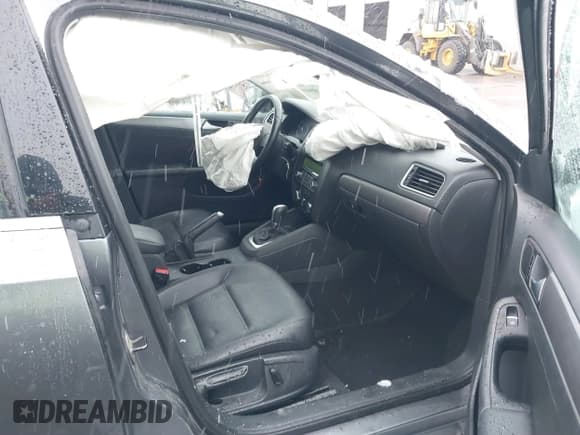 ✅ 2014 Volkswagen Jetta TDI w/Premium/Nav • VIN: 3VWLL7AJ4EM332920 • Lot: 41630948. Listed on IAAI with 148,754 mi. Free auction sales archive from the USA and detailed vehicle history report at DreamBid. Image 5.