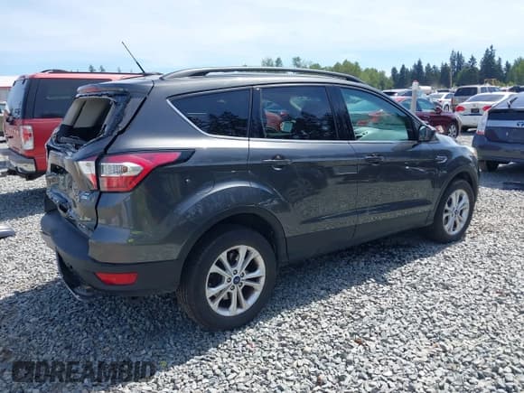 ✅ 2017 Ford Escape SE • VIN: 1FMCU9G99HUE48621 • Lot: 42171602. Wystawiony na IAAI z przebiegiem 95 179 mil. Bezpłatny archiwum sprzedaży aukcyjnych z USA i szczegółowy raport historii pojazdu na DreamBid. Zdjęcie 4.