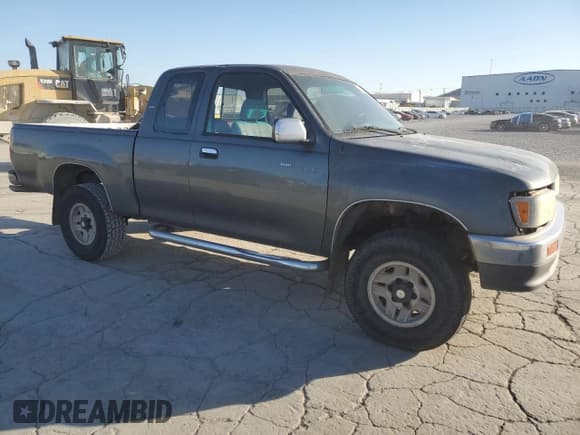 ✅ 1995 Toyota T100 • VIN: JT4VD22F4S0008399 • Лот: 42249755. Опубликован ранее на Copart с пробегом 282 751 миль. Бесплатный доступ к архиву аукционных продаж из США и подробный отчёт об истории автомобиля на DreamBid. Изображение 4.