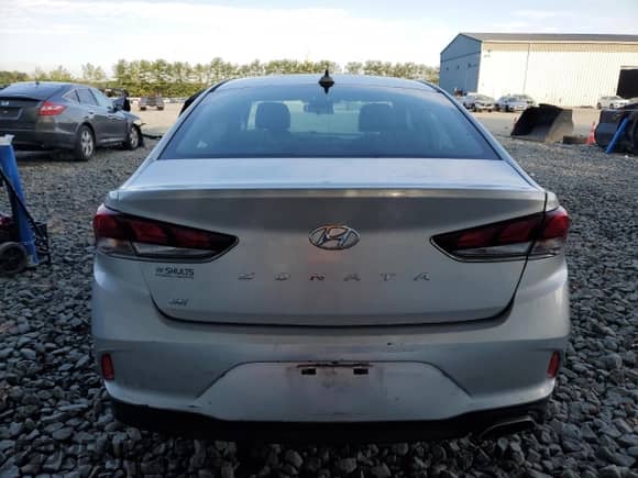 2018 Hyundai Sonata SE z VIN 5NPE24AFXJH695098, wystawiony jako Copart lot #81500275 z przebiegiem 58 842 mil mil oraz Szkoda całkowita • Salvage title. Historia ofert i sprzedaży dostępna na DreamBid. Obrazek 6.