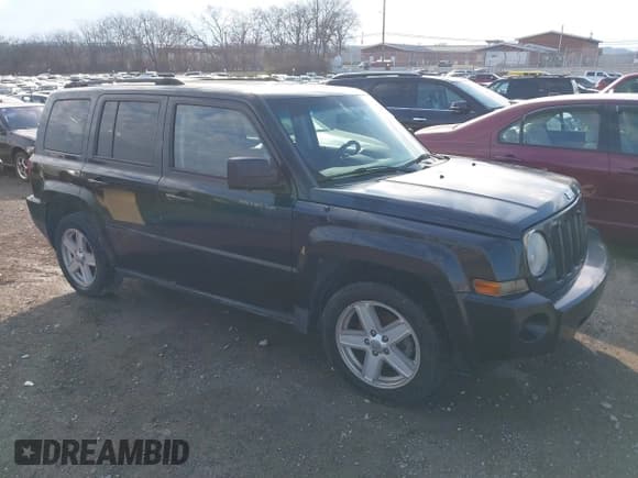 ✅ 2010 Jeep Patriot Latitude • VIN: 1J4NT1GB2AD671930 • Lot: 41550562. Listed on IAAI with 197,409 mi. Free auction sales archive from the USA and detailed vehicle history report at DreamBid. Image 1.